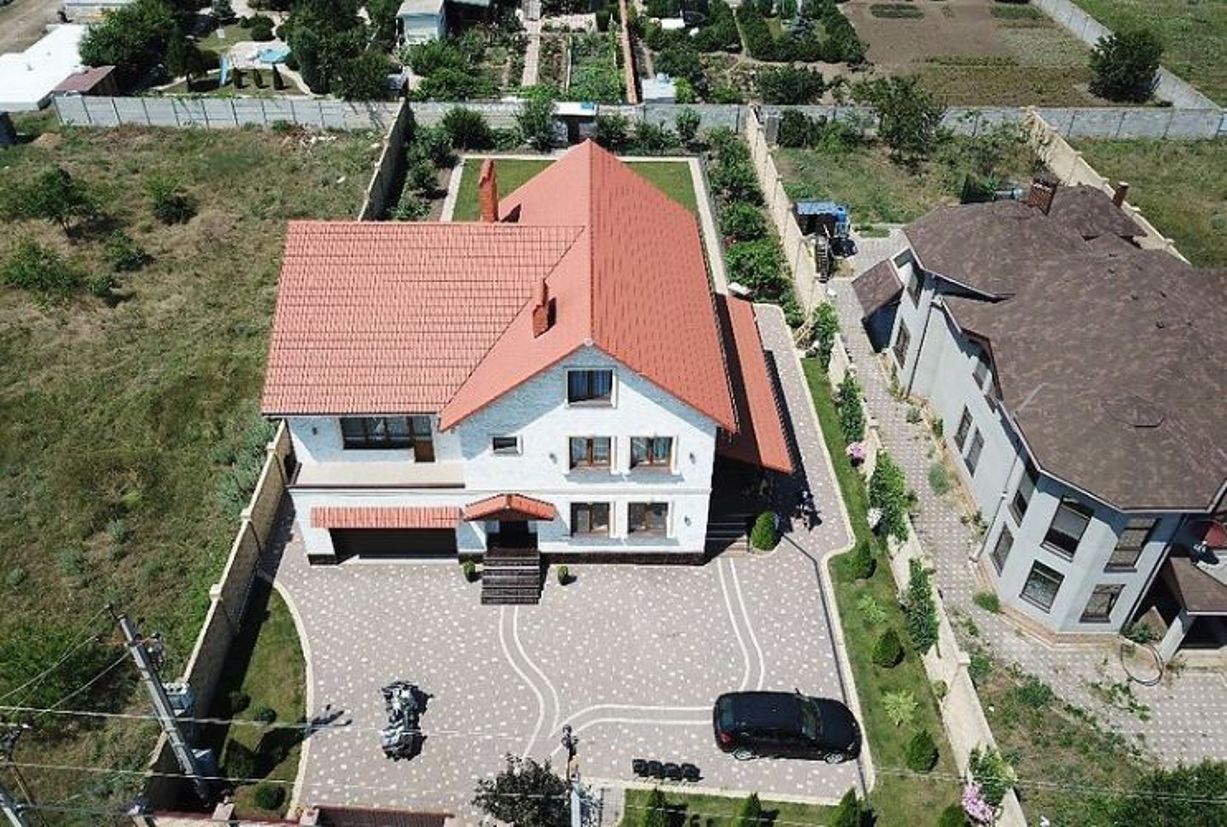 Дом на ул. Педагогическая, 440 м², 250 000$ — FAKTOR