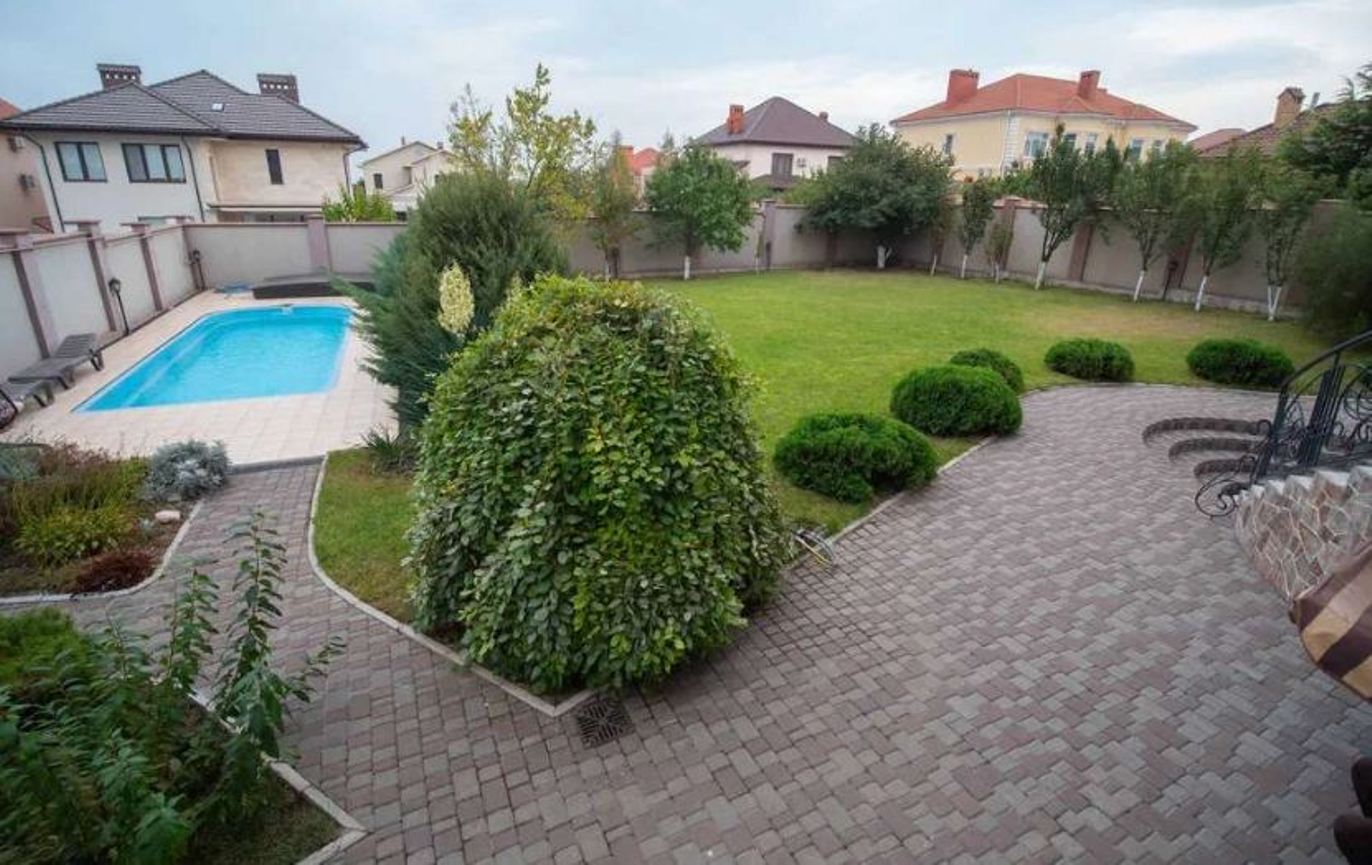 Дом на ул. Ясная, 600 м², 670 000$ — FAKTOR