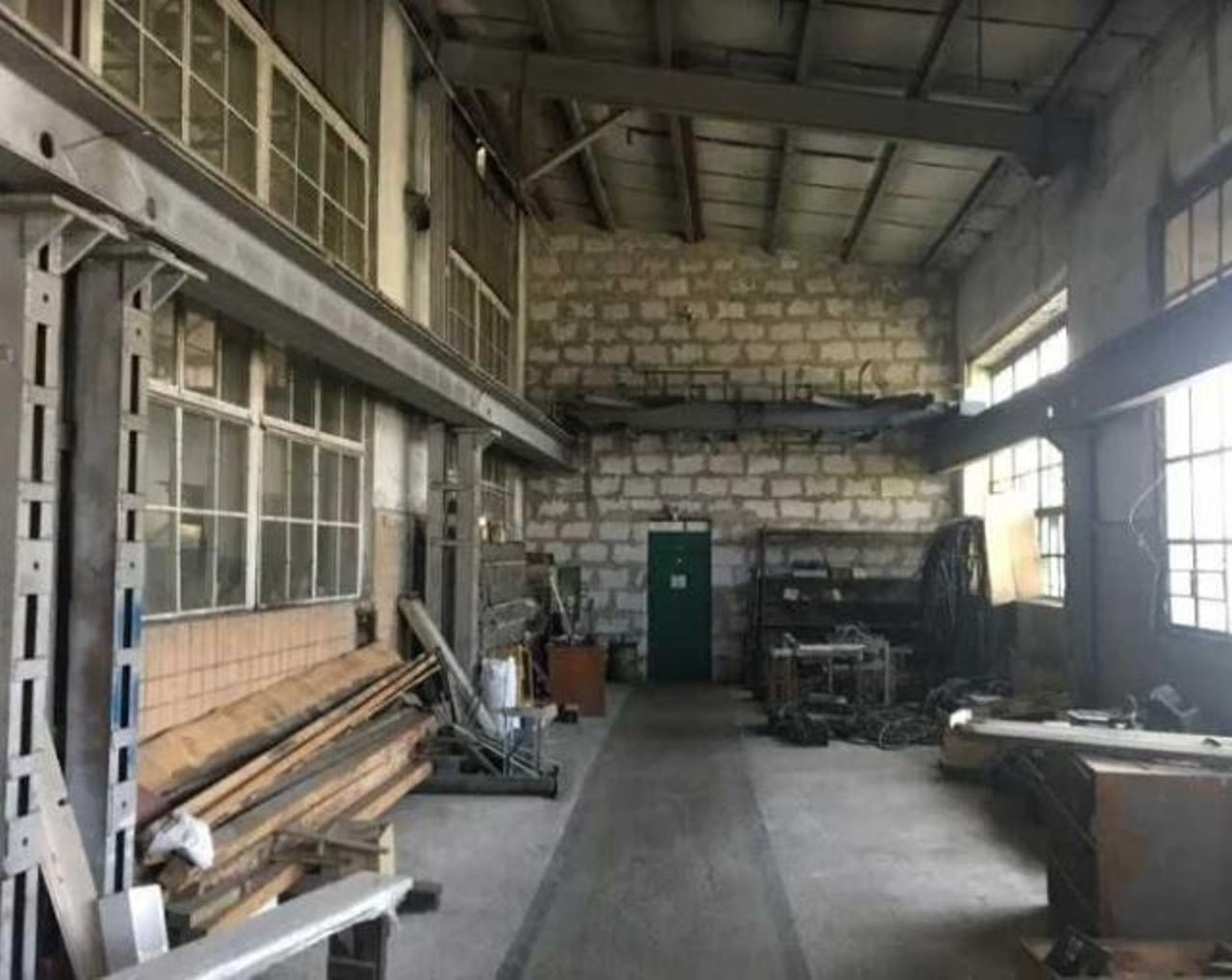 Коммерческая недвижимость на ул. Аэропортовская, 7500 м², 2 050 000$ — FAKTOR