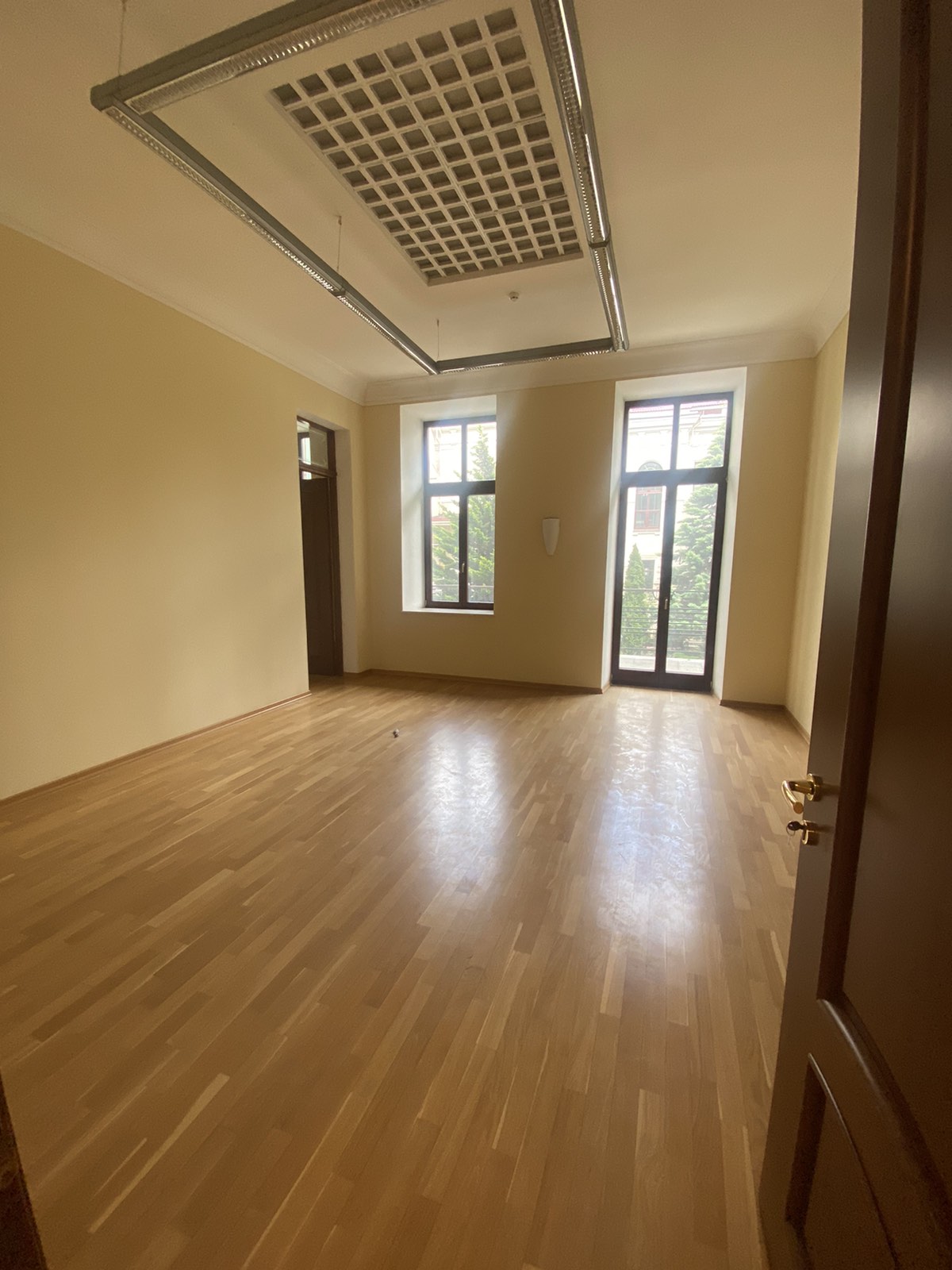 Комерційна нерухомість на вул. Преображенская, 1640 м², 3 450 000$ — FAKTOR
