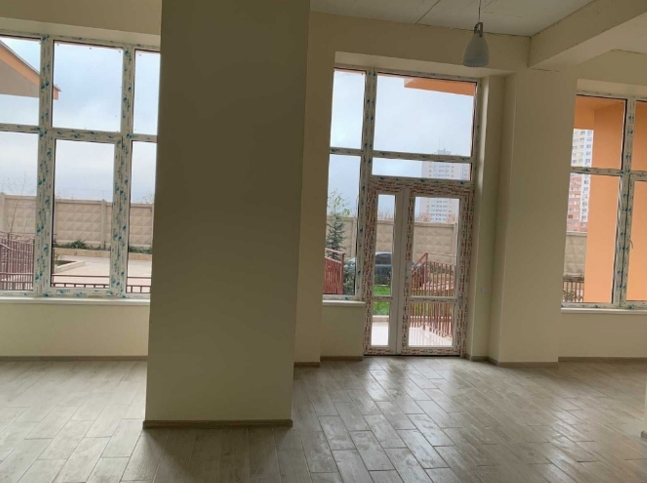 Коммерческая недвижимость на ул. Гранитная, 52 м², 55 500$ — FAKTOR