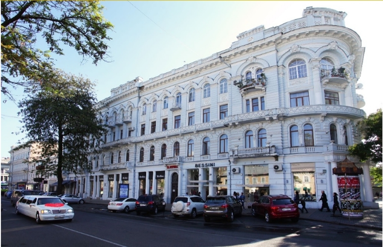 Комерційна нерухомість на вул. Екатерининская, 684 м², 1 100 000$ — FAKTOR