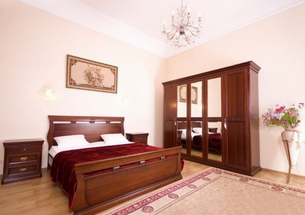 Комерційна нерухомість на вул. Екатерининская, 684 м², 1 100 000$ — FAKTOR