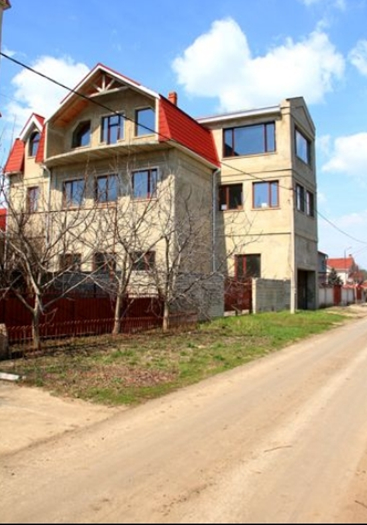 Дом на ул. Приморская, 1000 м², 200 000$ — FAKTOR