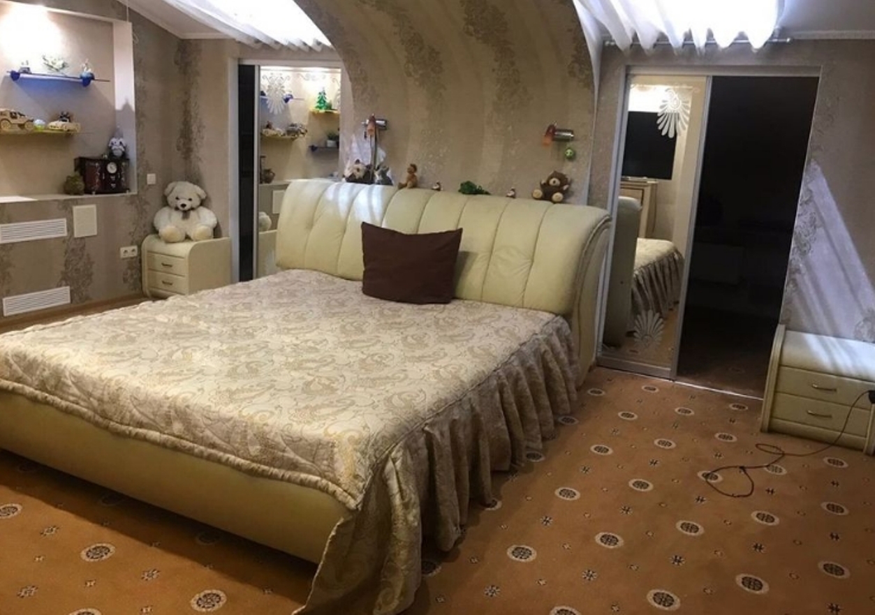 Дом на ул. Зои Космодемьянской, 600 м², 490 000$ — FAKTOR