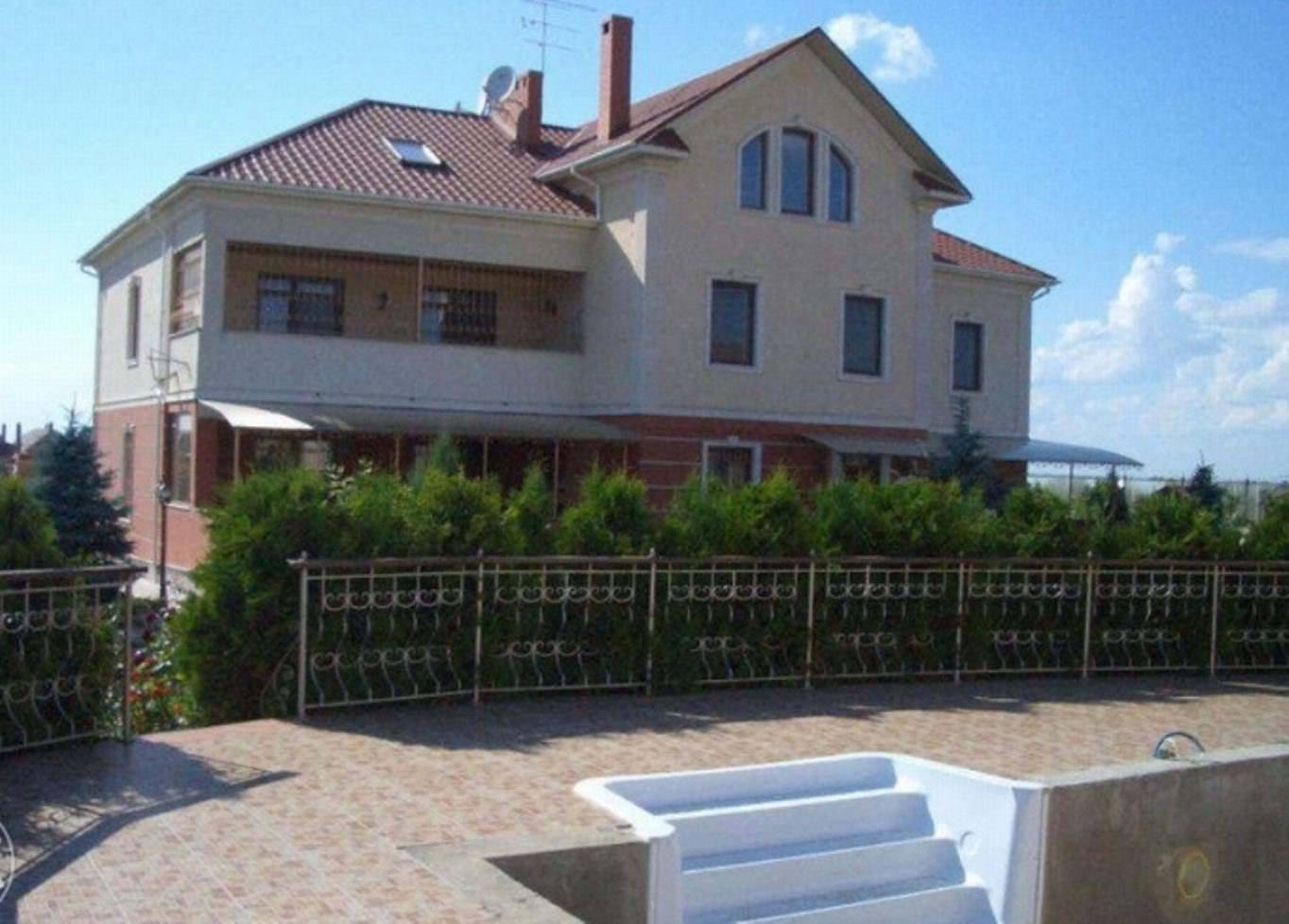 Дом на ул. Центральная, 700 м², 600 000$ — FAKTOR