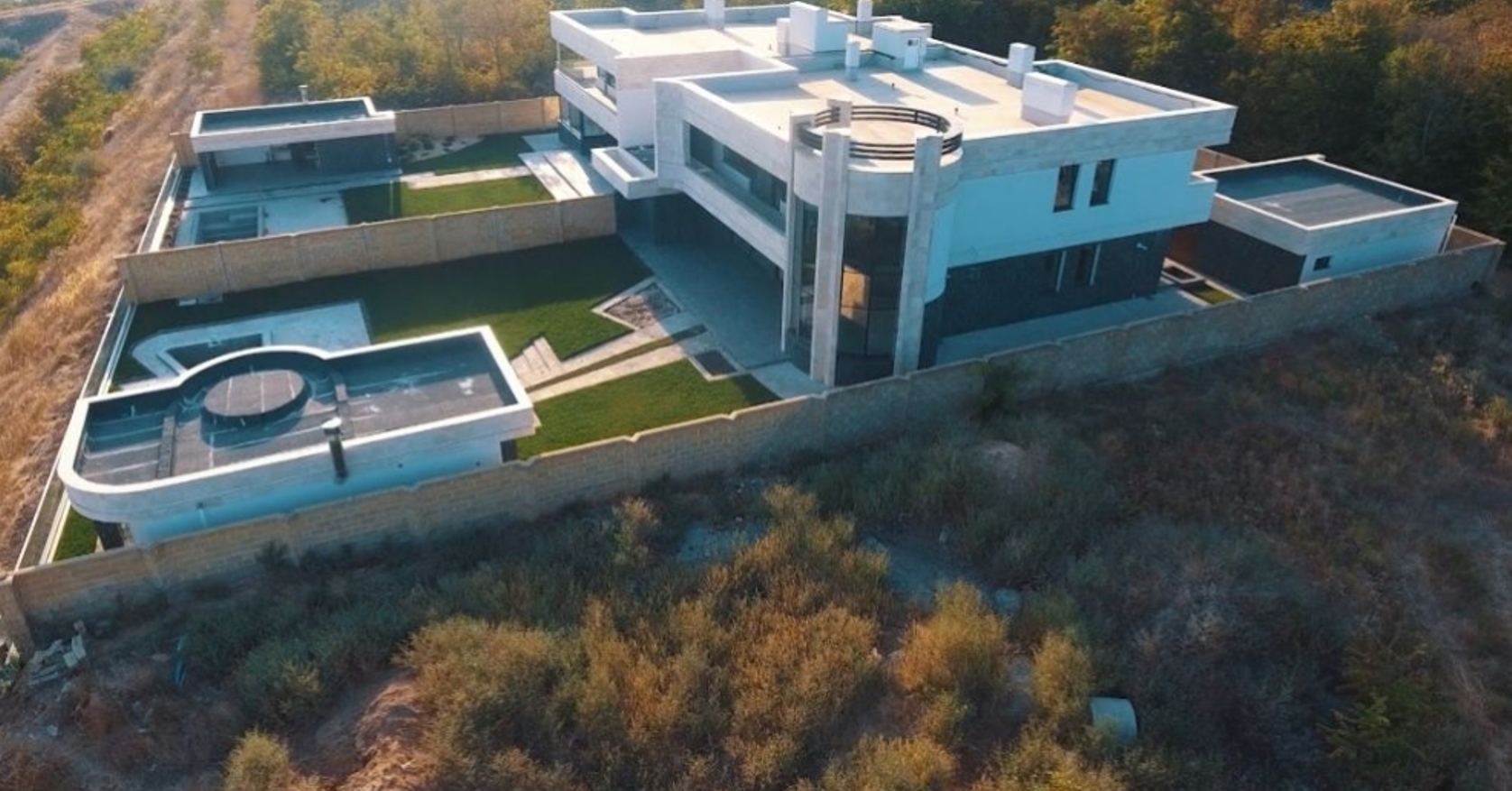 Дом на ул. Парусная, 520 м², 1 300 000$ — FAKTOR
