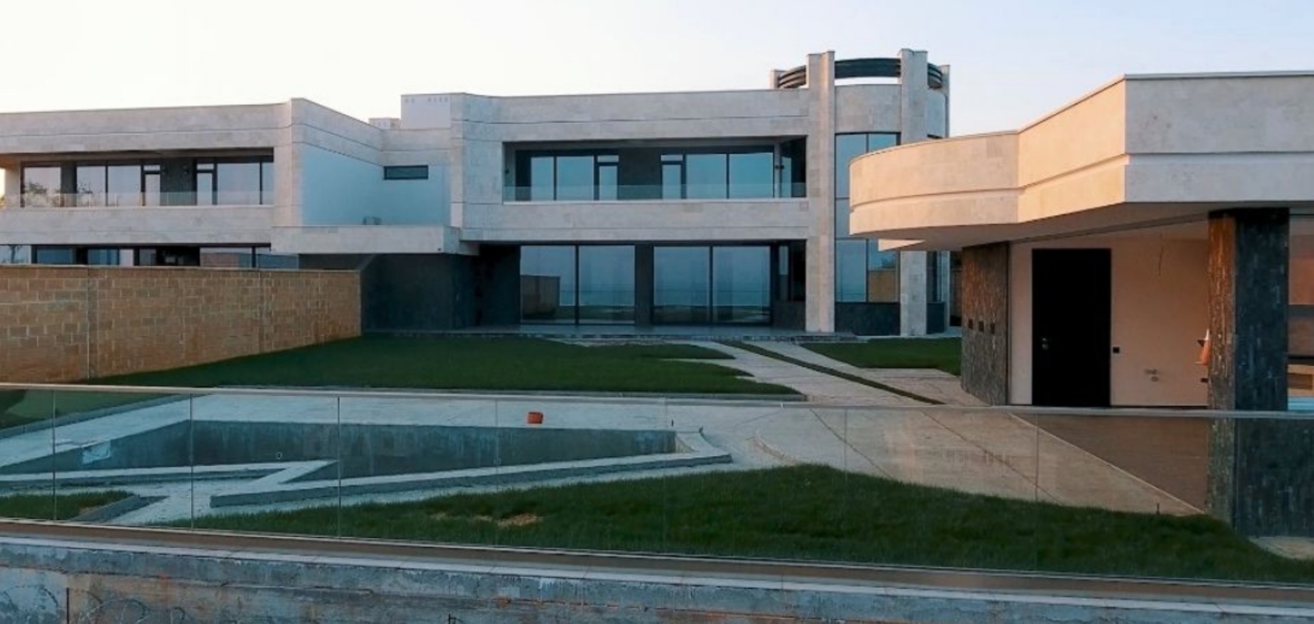 Дом на ул. Парусная, 520 м², 1 300 000$ — FAKTOR
