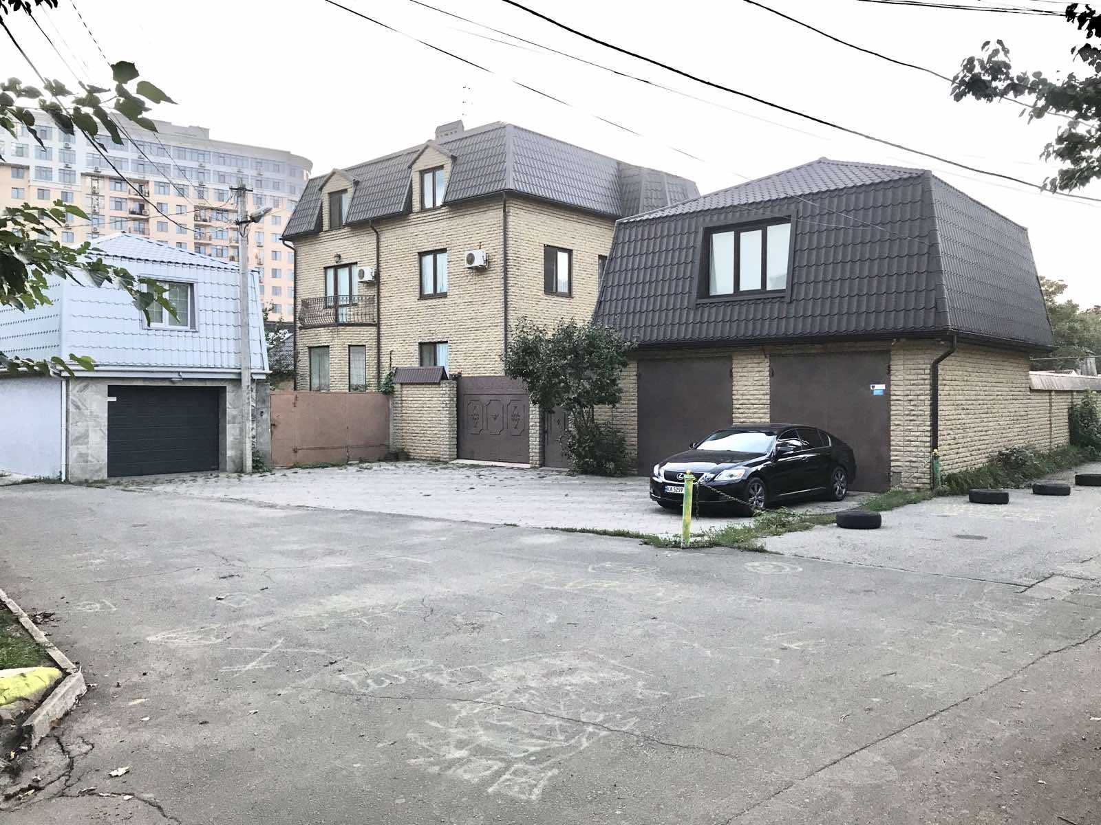 Дом на ул. Компасный пер., 430 м², 1 056 000$ — FAKTOR