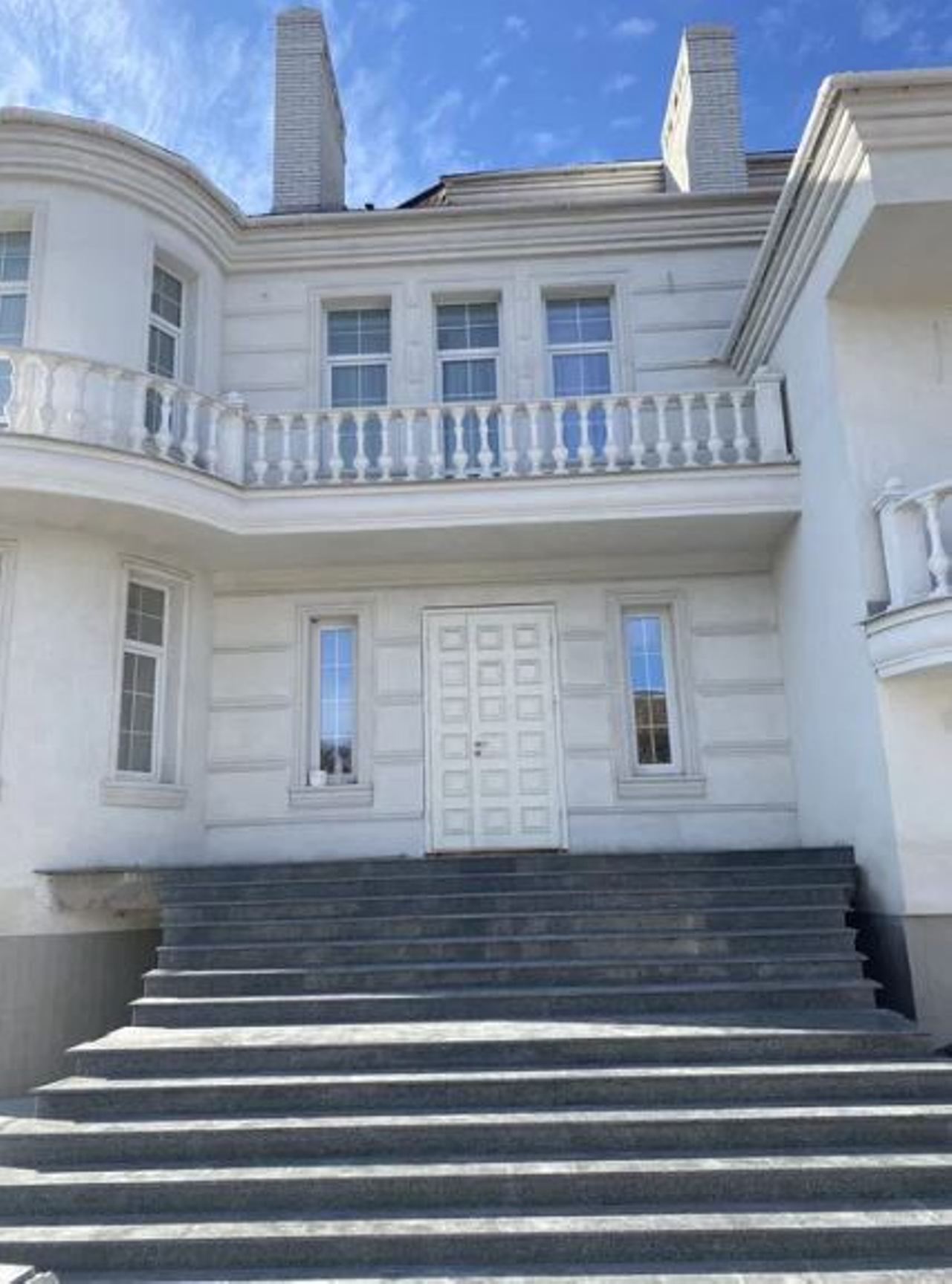 Дом на ул. Южная, 700 м², 1 185 000$ — FAKTOR