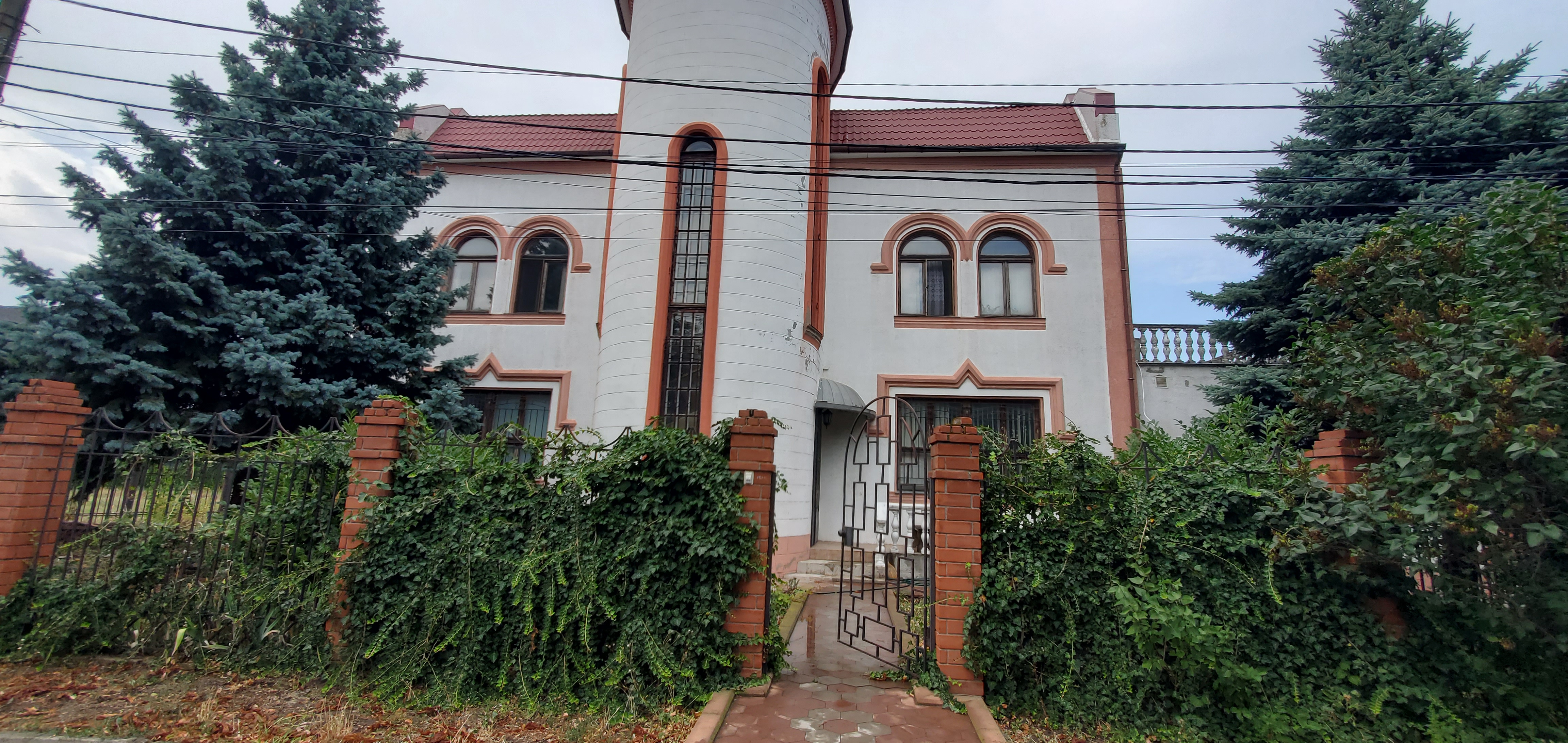 Дом на ул. Мира, 480 м², 150 000$ — FAKTOR