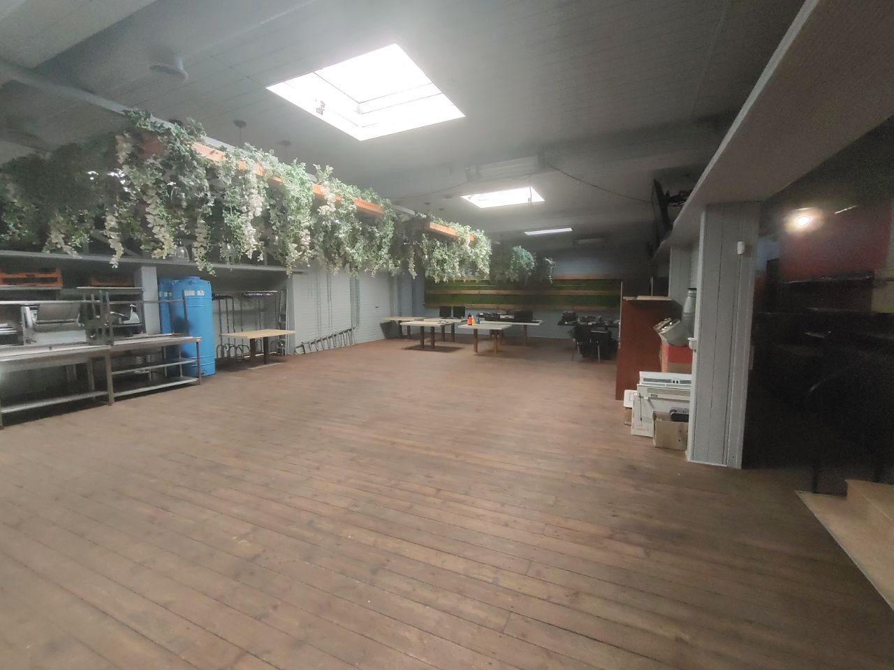 Комерційна нерухомість на вул. Генерала Петрова, 1080 м², 1 100 000$ — FAKTOR