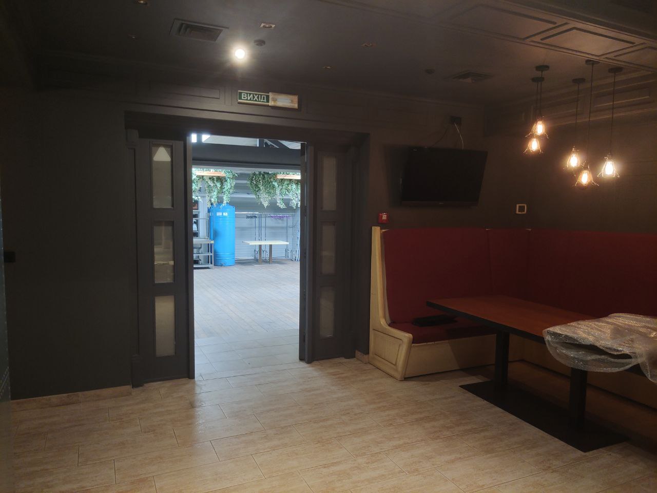 Комерційна нерухомість на вул. Генерала Петрова, 1080 м², 1 100 000$ — FAKTOR