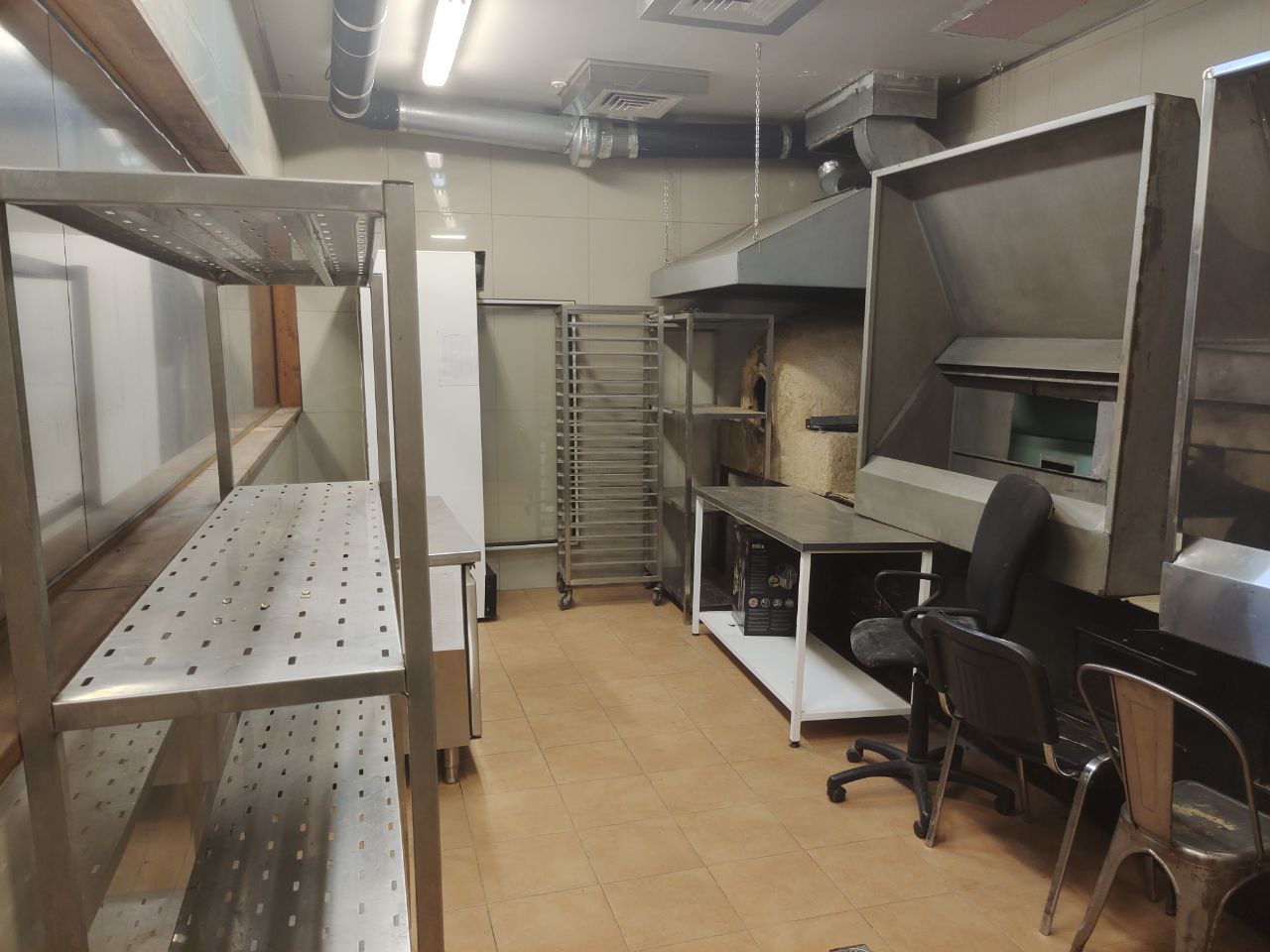 Комерційна нерухомість на вул. Генерала Петрова, 1080 м², 1 100 000$ — FAKTOR