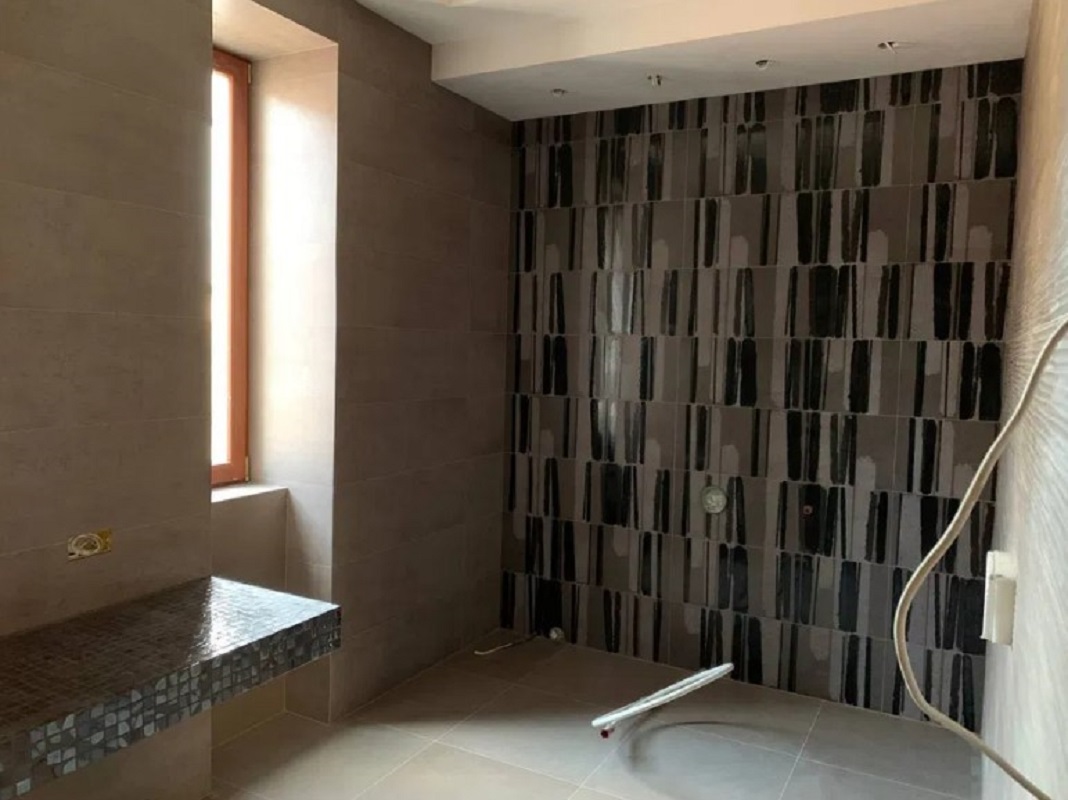 Будинок на вул. Молодежная (Совиньон), 650 м², 650 000$ — FAKTOR