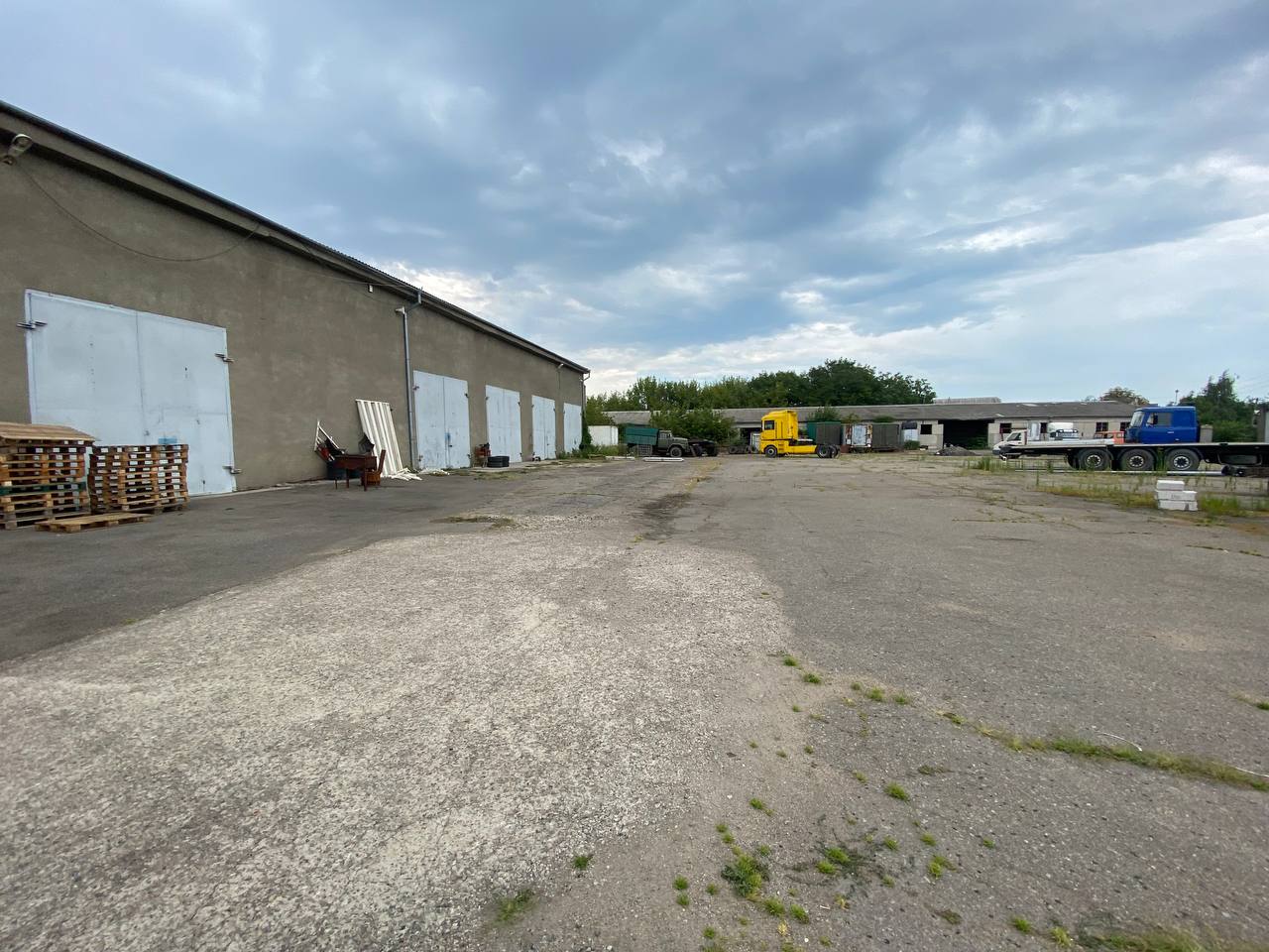 Коммерческая недвижимость на ул. Николая Михновского, 4000 м², 750 000$ — FAKTOR