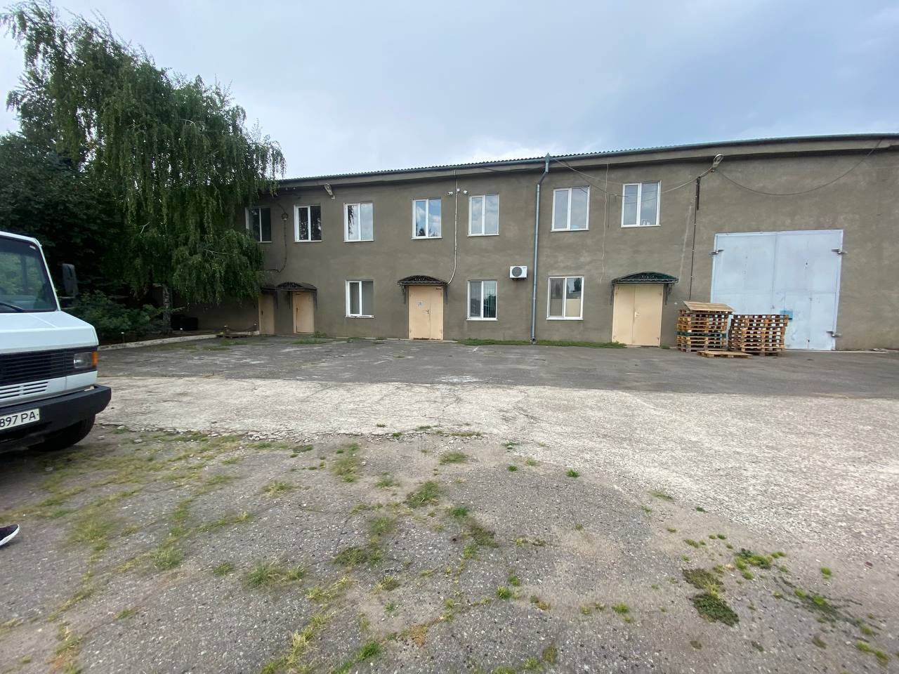 Коммерческая недвижимость на ул. Николая Михновского, 4000 м², 750 000$ — FAKTOR
