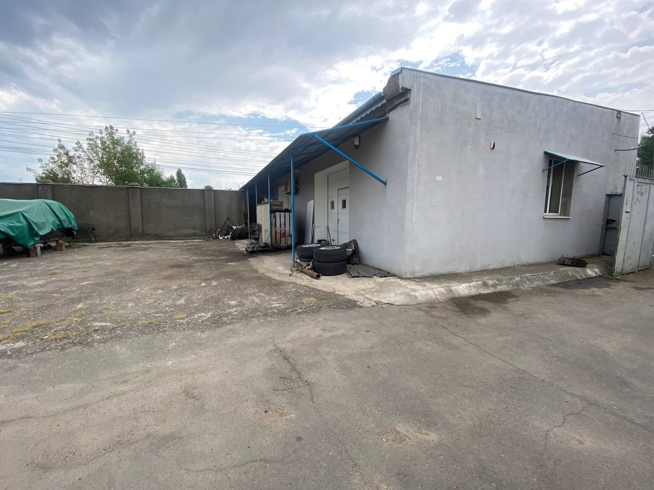 Коммерческая недвижимость на ул. Николая Михновского, 4000 м², 750 000$ — FAKTOR