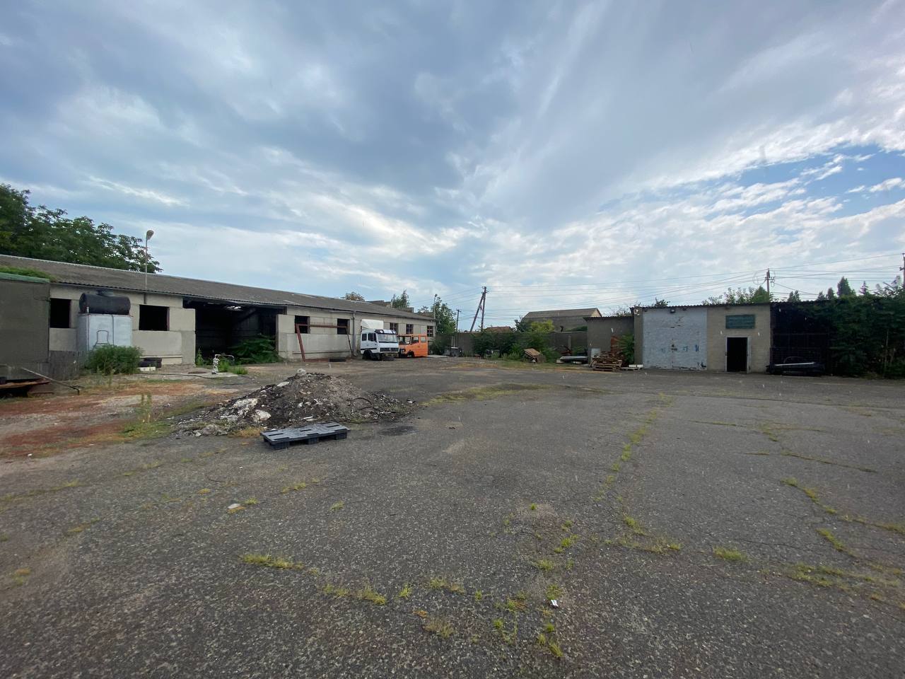 Коммерческая недвижимость на ул. Николая Михновского, 4000 м², 750 000$ — FAKTOR