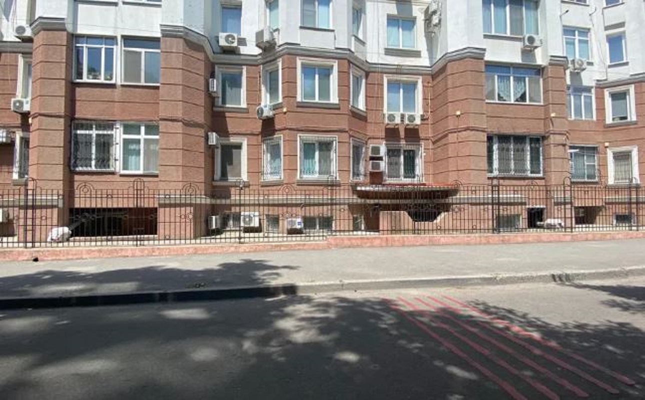 Коммерческая недвижимость на ул. Довженко, 305 м², 150 000$ — FAKTOR