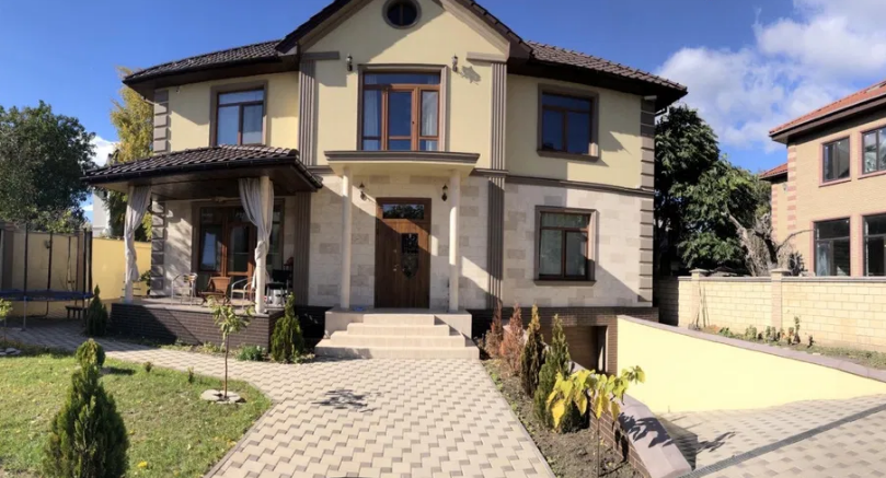 Будинок на вул. Неделина, 370 м², 670 000$ — FAKTOR