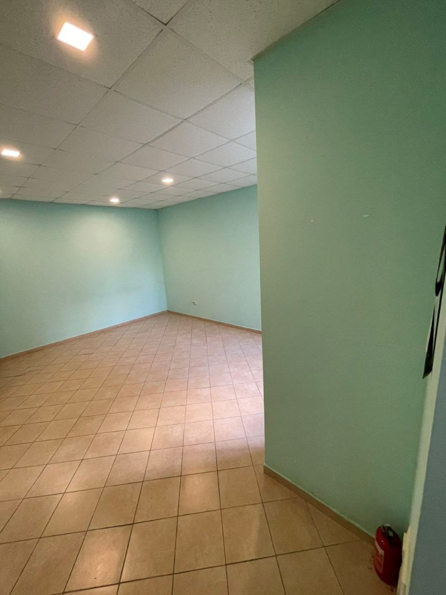 Коммерческая недвижимость на ул. Массив Радужный, 58 м², 34 740$ — FAKTOR