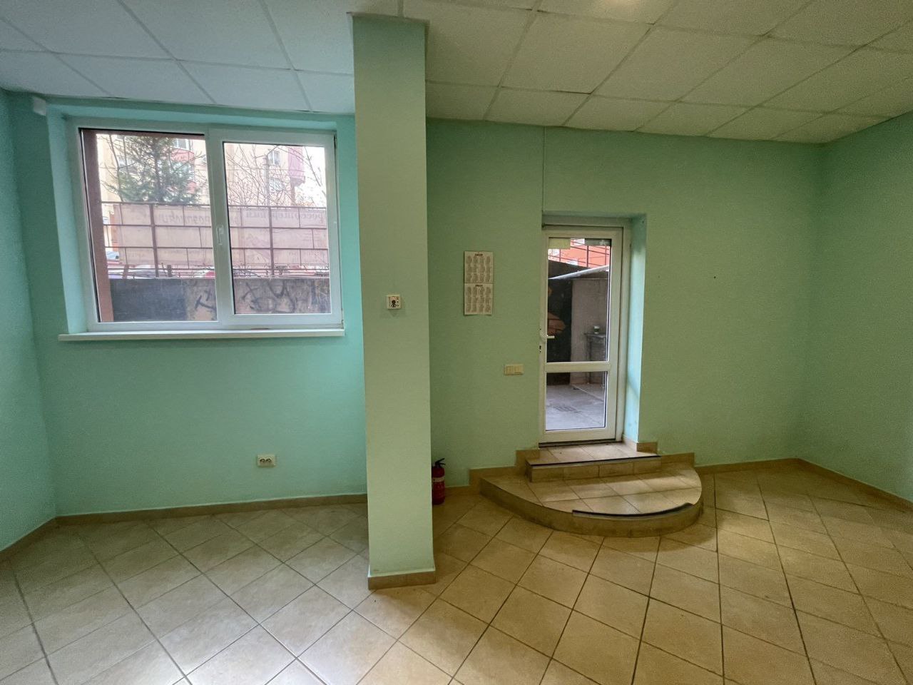 Коммерческая недвижимость на ул. Массив Радужный, 58 м², 34 740$ — FAKTOR