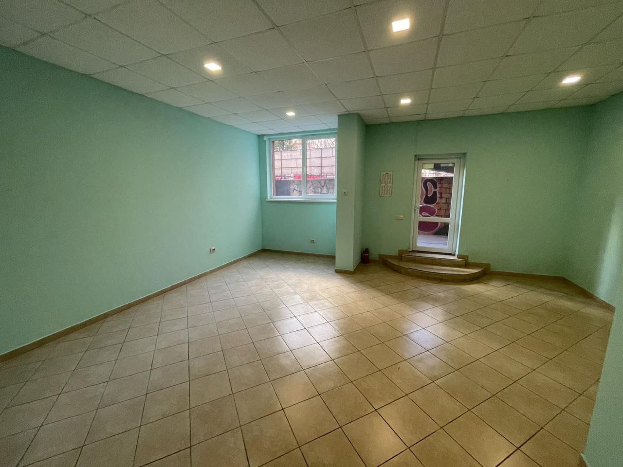 Коммерческая недвижимость на ул. Массив Радужный, 58 м², 34 740$ — FAKTOR
