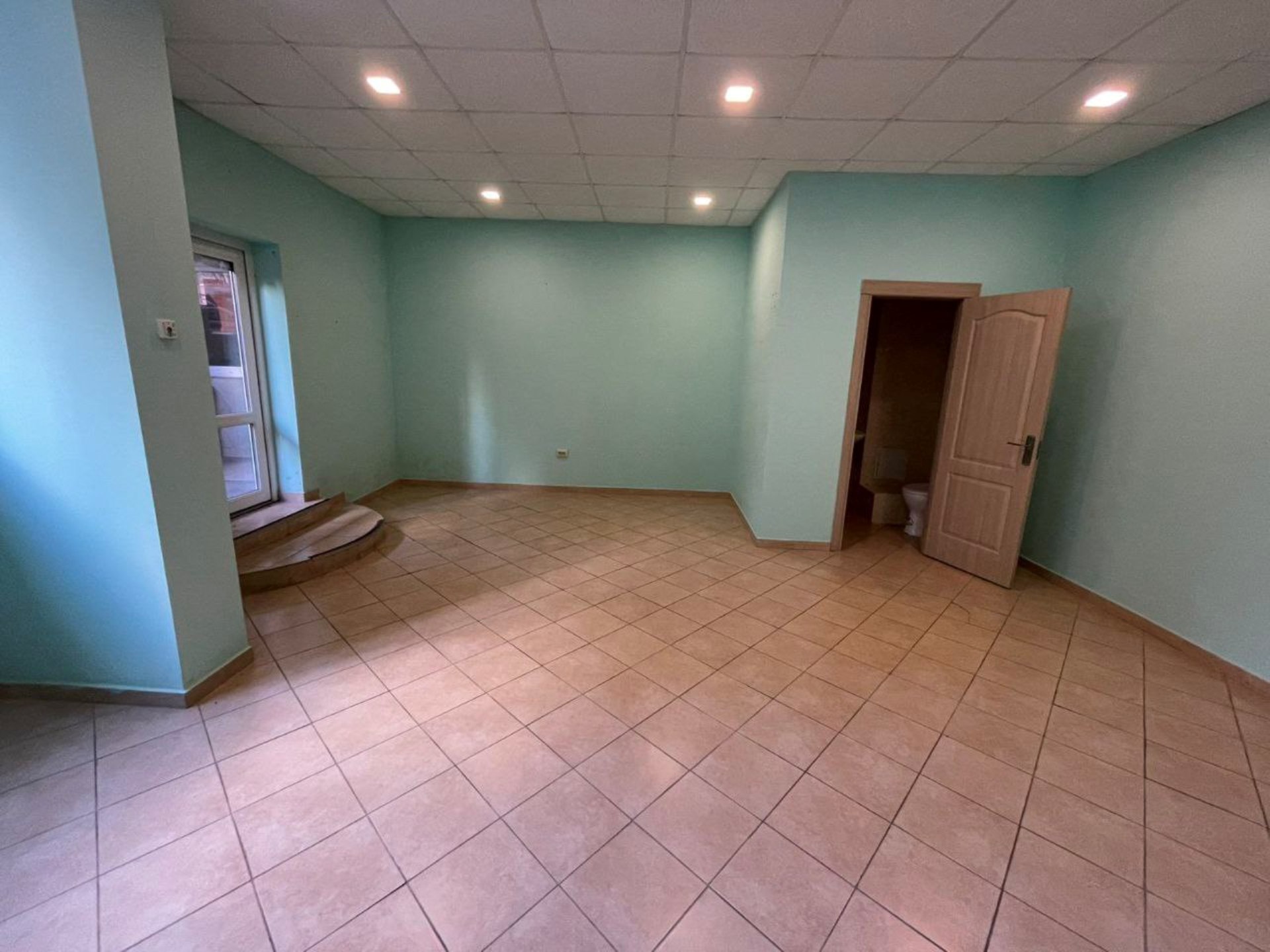 Коммерческая недвижимость на ул. Массив Радужный, 58 м², 34 740$ — FAKTOR