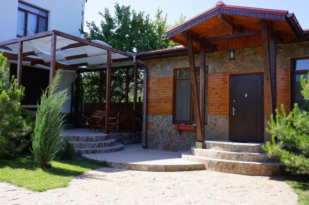 Будинок на вул. Лесная, 230 м², 330 000$ — FAKTOR