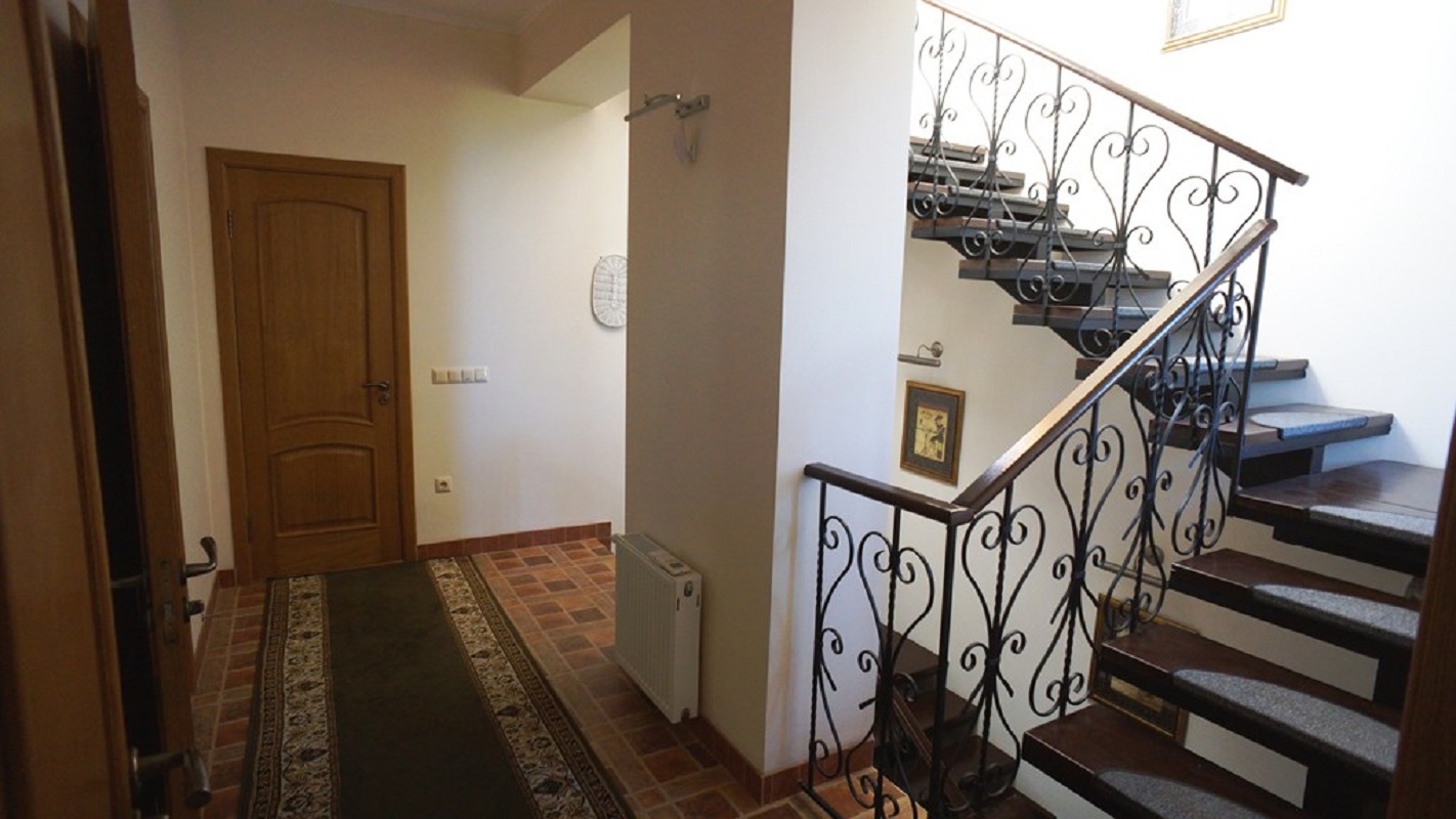 Будинок на вул. Лесная, 230 м², 330 000$ — FAKTOR