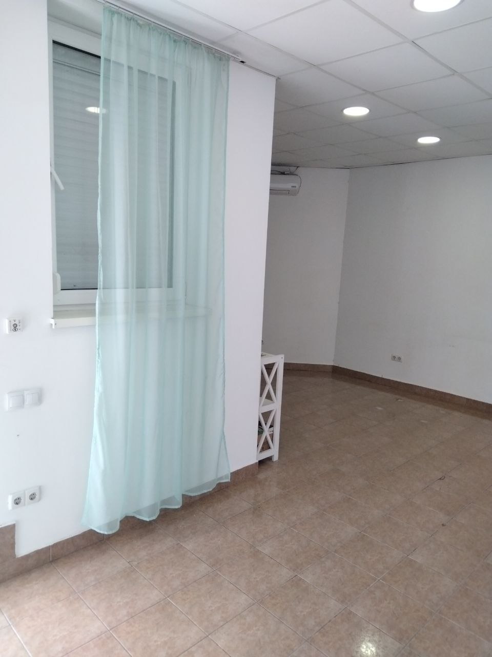 Комерційна нерухомість на вул. Массив Радужный, 34 м², 20 000$ — FAKTOR
