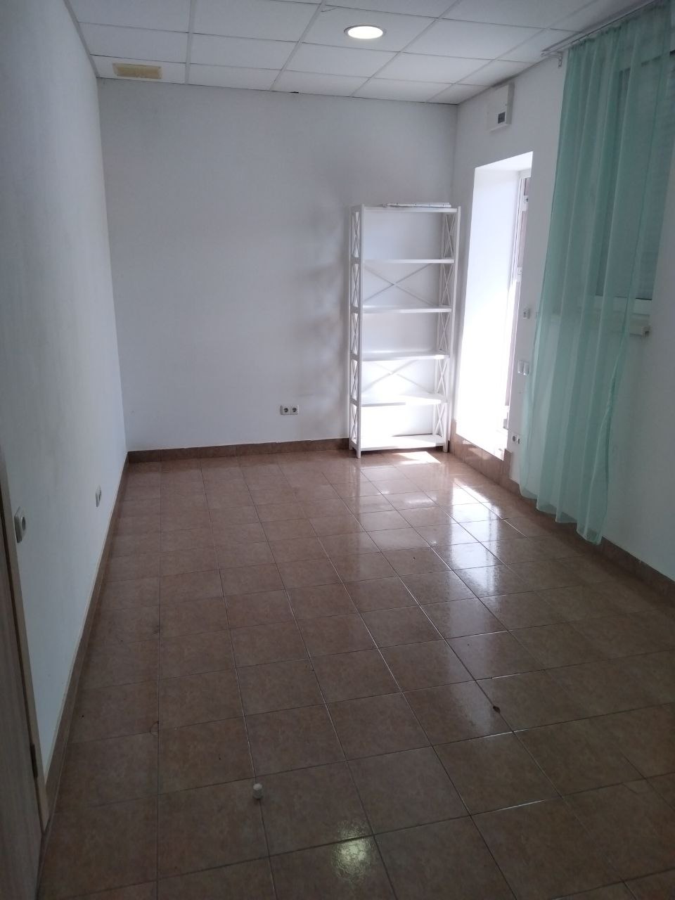 Комерційна нерухомість на вул. Массив Радужный, 34 м², 20 000$ — FAKTOR