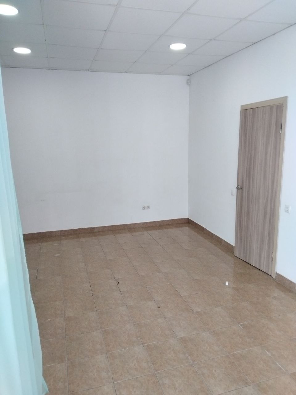 Комерційна нерухомість на вул. Массив Радужный, 34 м², 20 000$ — FAKTOR