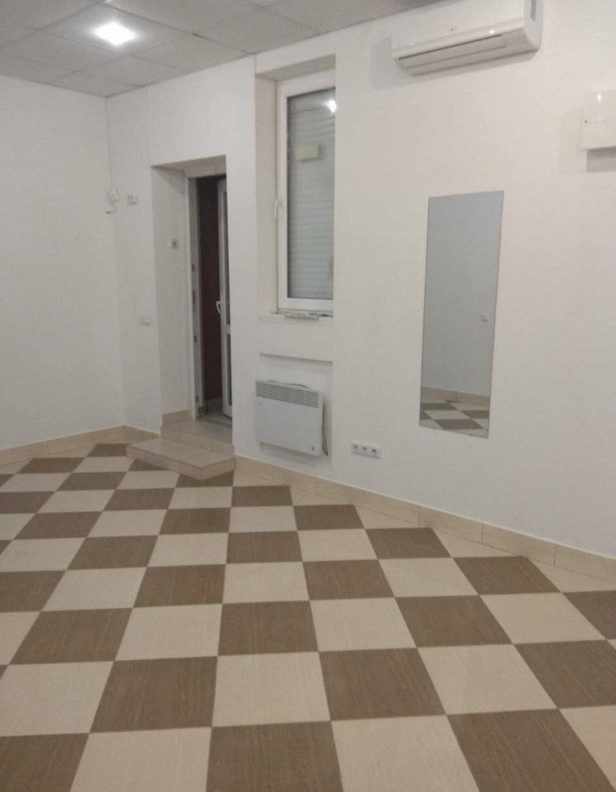 Коммерческая недвижимость на ул. Массив Радужный, 34 м², 30 000$ — FAKTOR