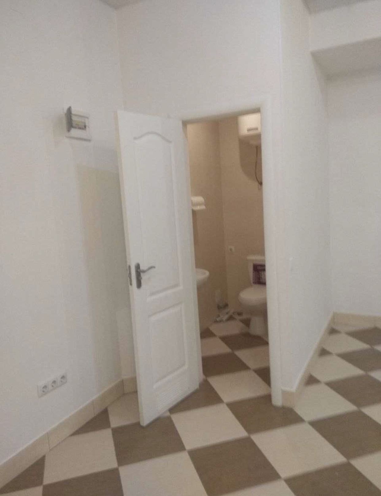 Коммерческая недвижимость на ул. Массив Радужный, 34 м², 30 000$ — FAKTOR