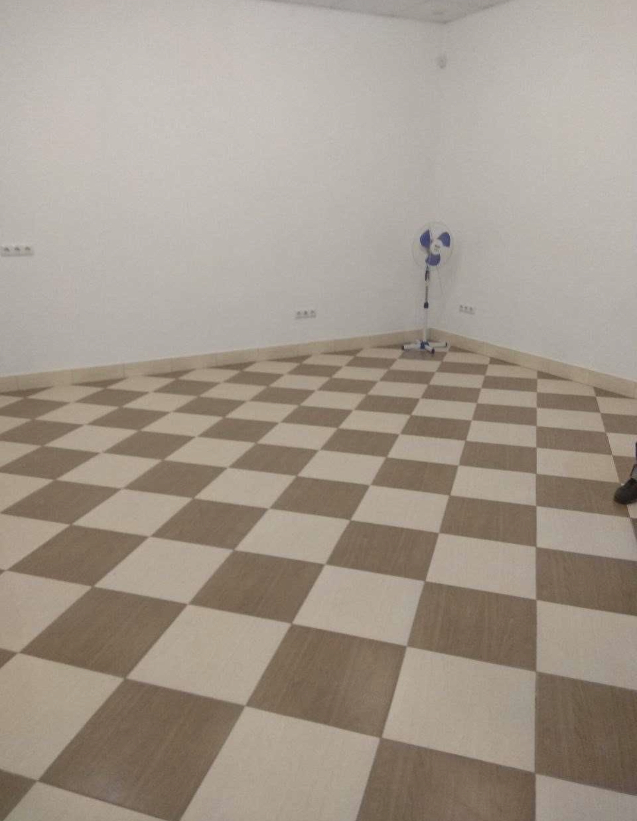 Коммерческая недвижимость на ул. Массив Радужный, 34 м², 30 000$ — FAKTOR