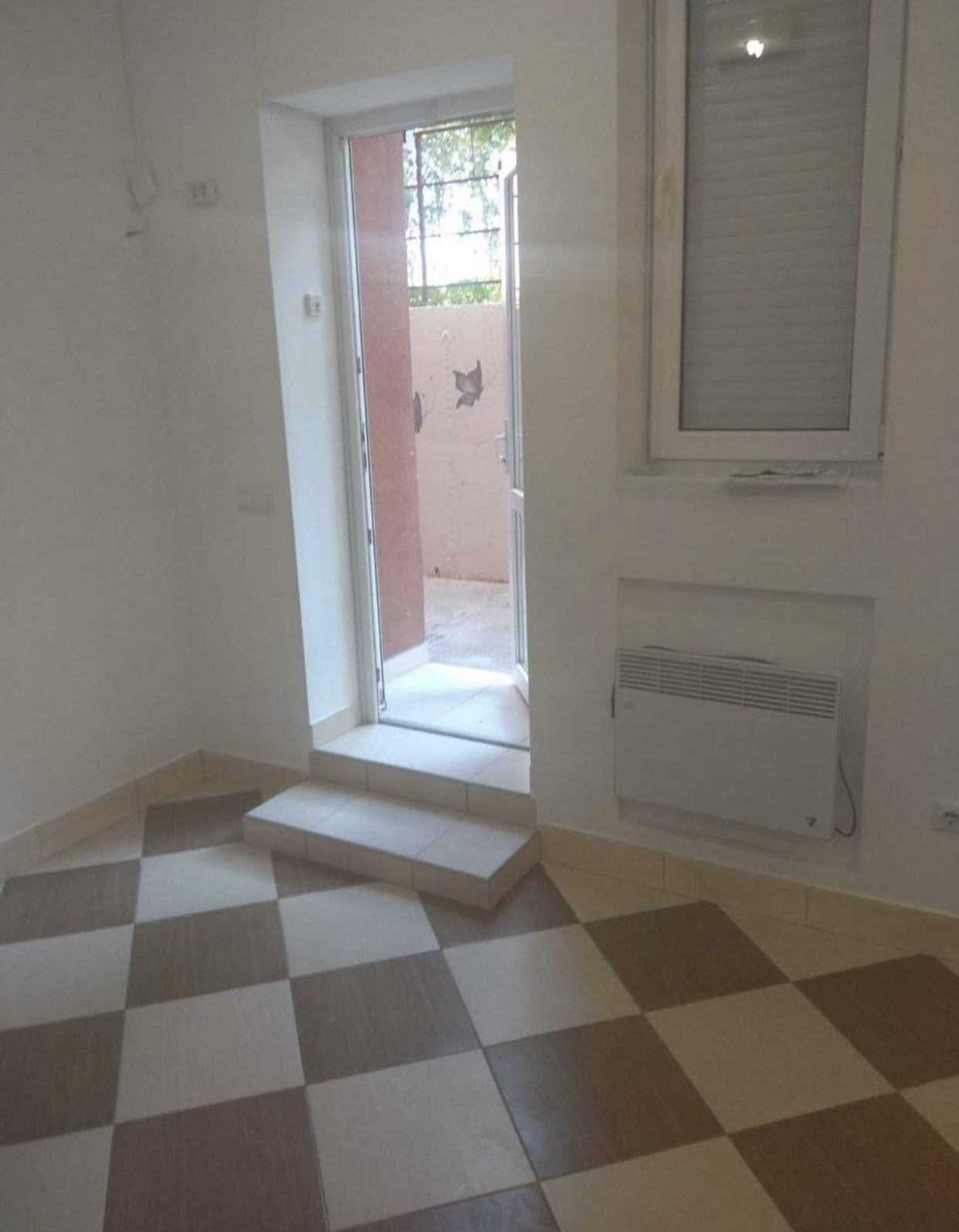 Коммерческая недвижимость на ул. Массив Радужный, 34 м², 30 000$ — FAKTOR