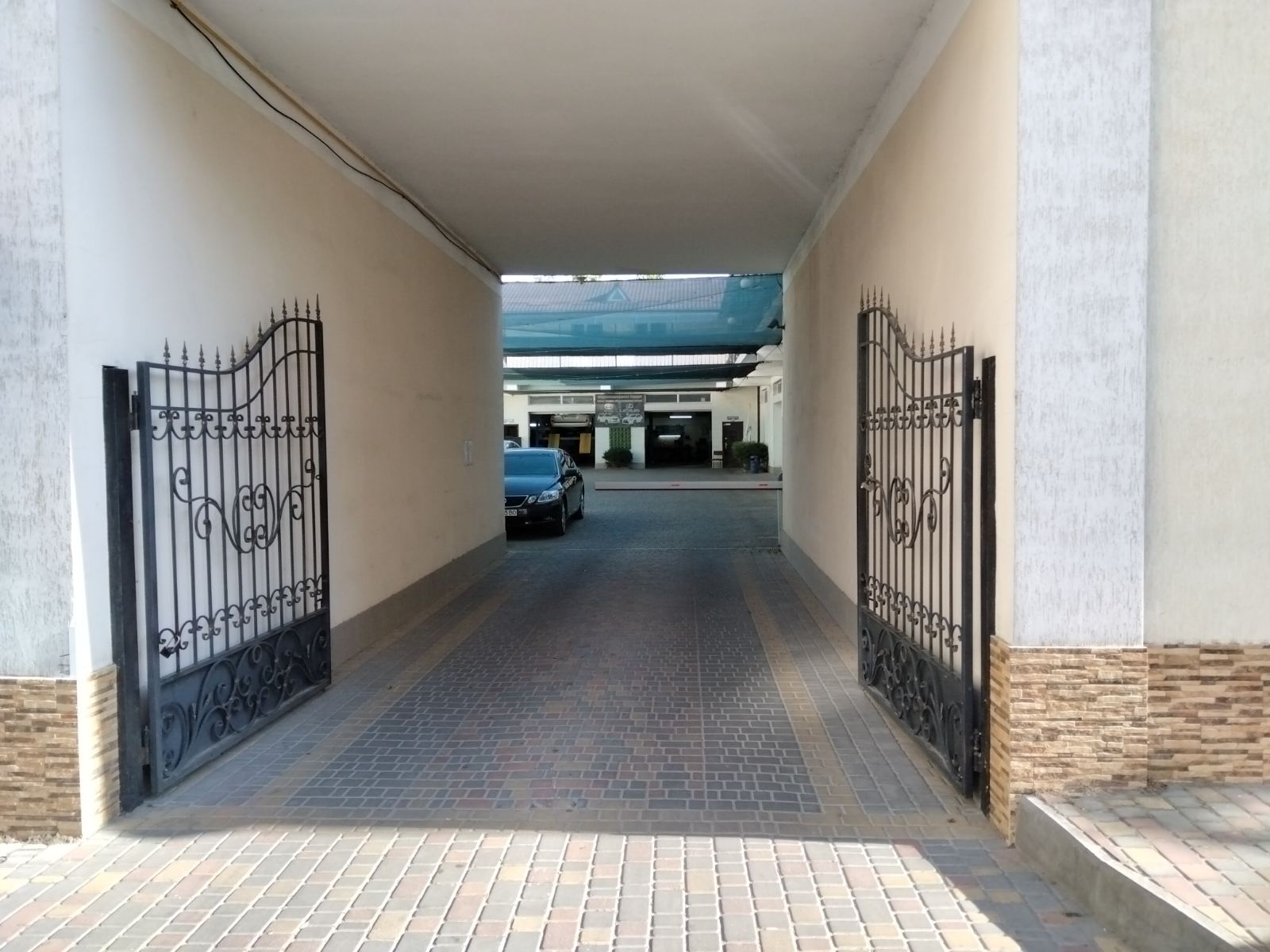 Коммерческая недвижимость на ул. Инглези, 1825 м², 1 500 000$ — FAKTOR