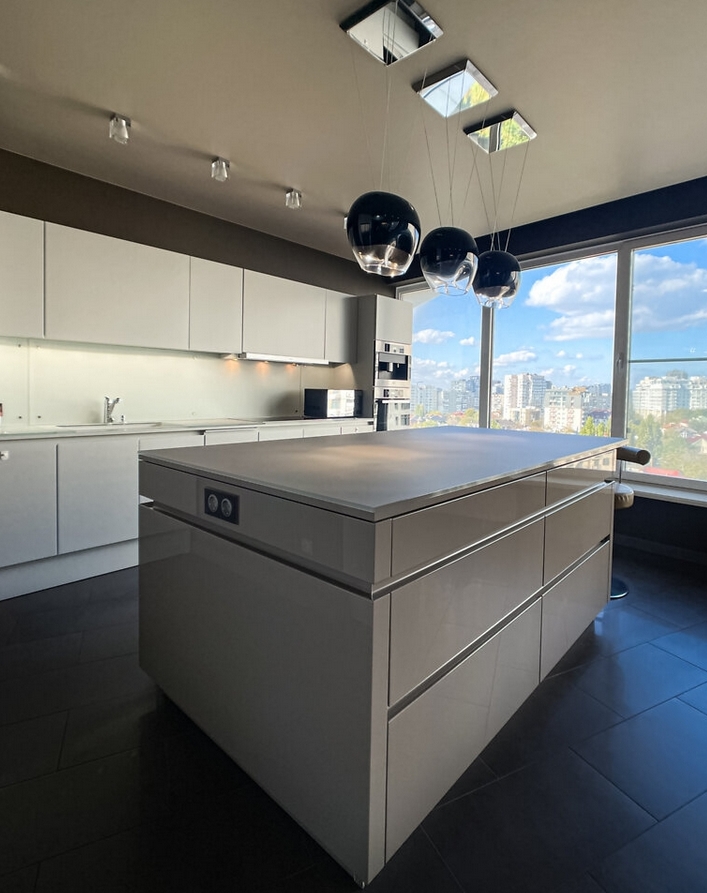 Квартира на ул. Литературная, 215 м², 420 000$ — FAKTOR