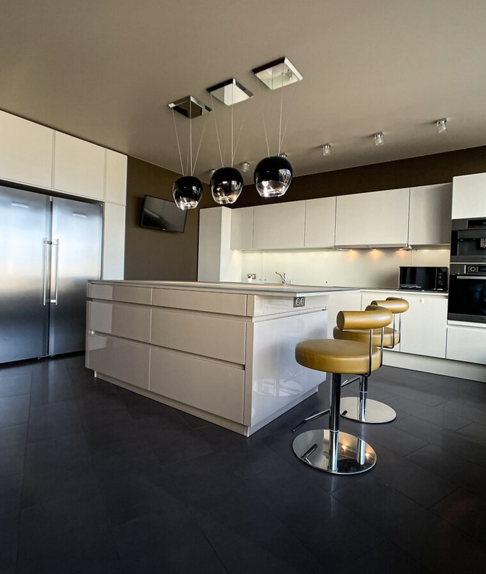 Квартира на ул. Литературная, 215 м², 420 000$ — FAKTOR