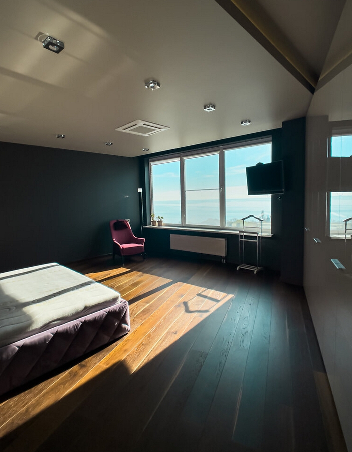 Квартира на ул. Литературная, 215 м², 420 000$ — FAKTOR