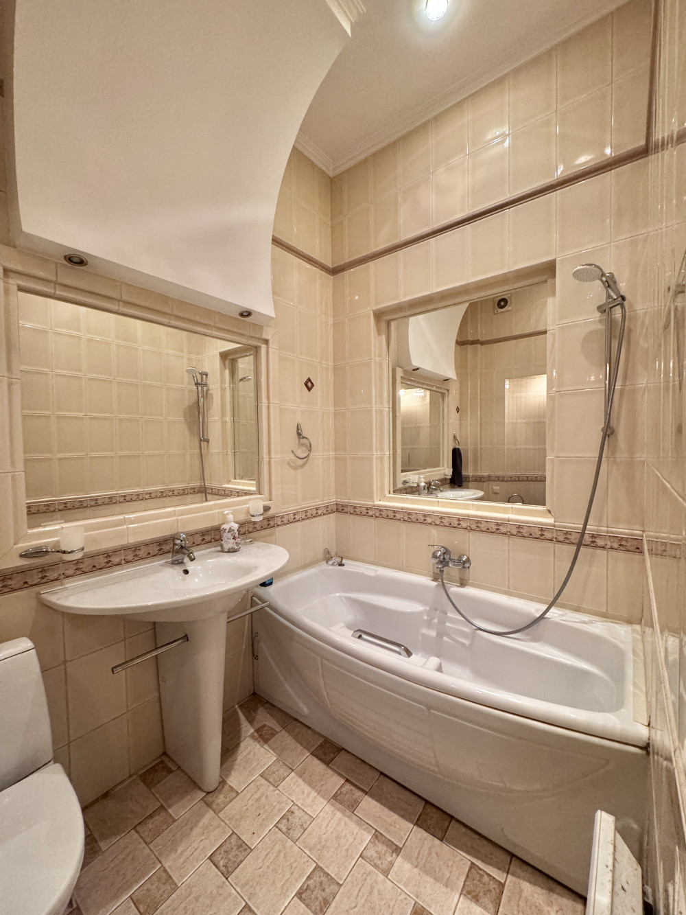 Квартира на ул. Пастера, 160 м², 210 000$ — FAKTOR