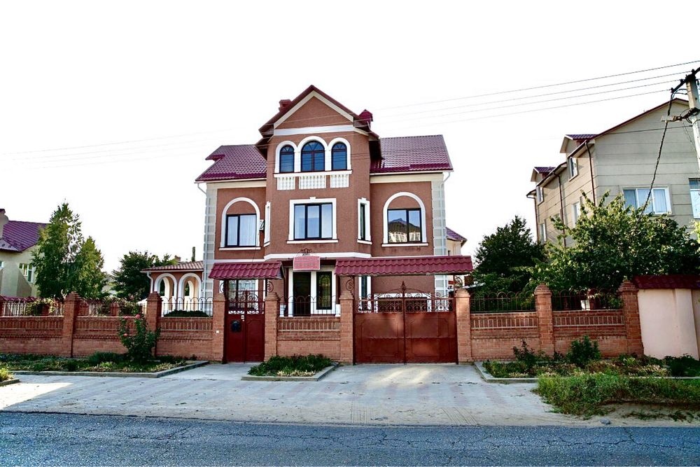 Будинок на вул. Отважных, 300 м², 360 000$ — FAKTOR