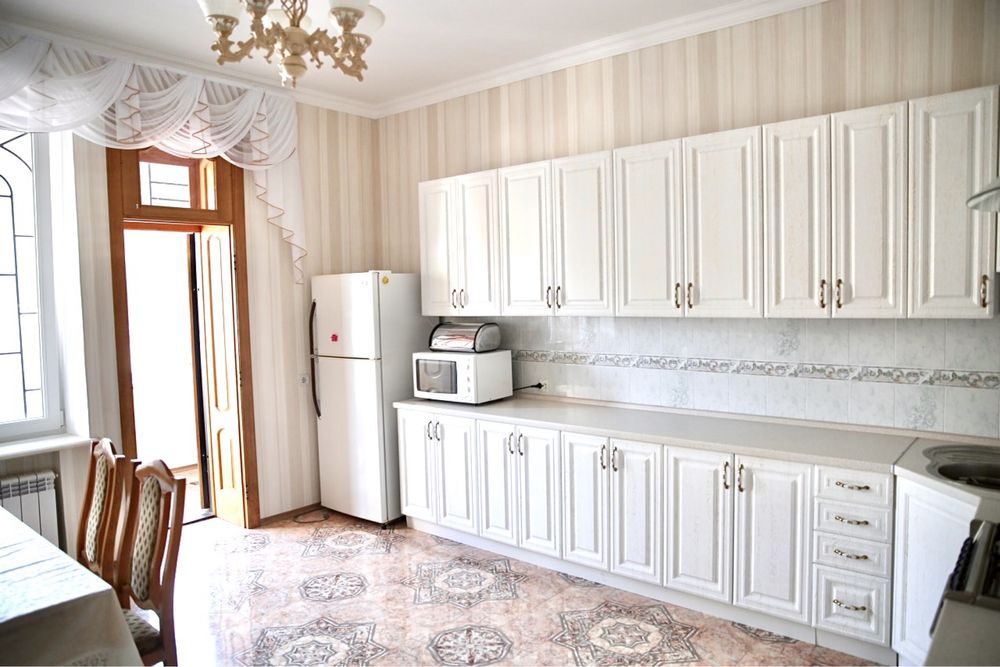 Будинок на вул. Отважных, 300 м², 360 000$ — FAKTOR