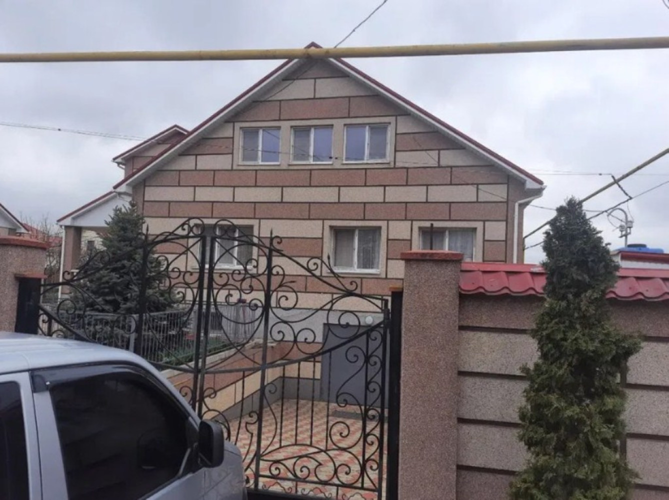 Будинок на вул. Армейская, 520 м², 180 000$ — FAKTOR