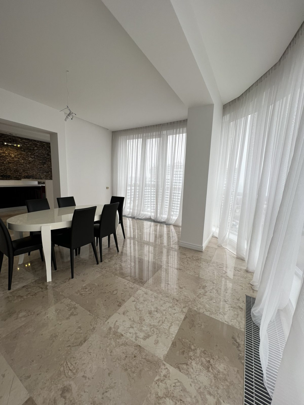 Квартира на вул. Литературная, 141 м², 280 000$ — FAKTOR