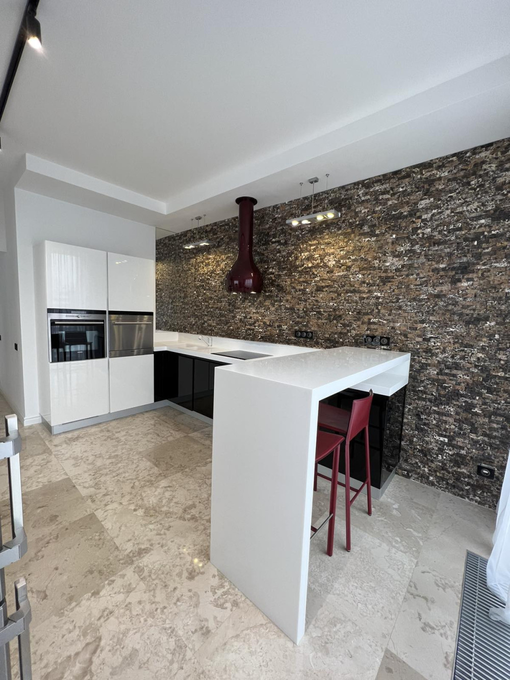 Квартира на вул. Литературная, 141 м², 280 000$ — FAKTOR