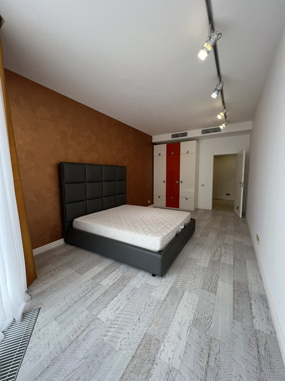 Квартира на вул. Литературная, 141 м², 280 000$ — FAKTOR