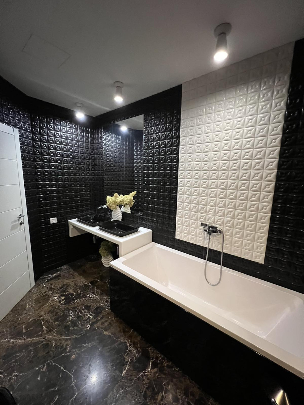 Квартира на вул. Литературная, 141 м², 280 000$ — FAKTOR